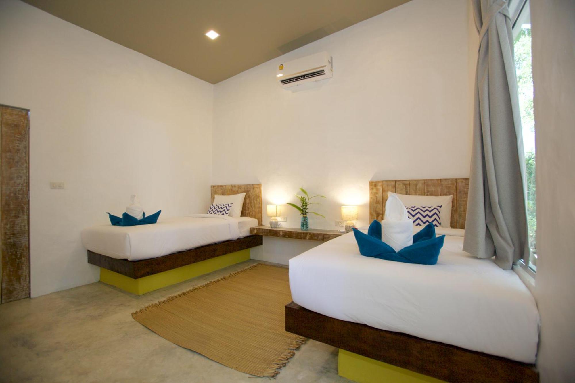 Lime N Soda Beachfront Resort Thongsala Room photo